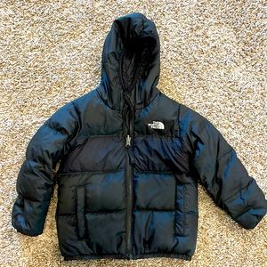 North Face reversible 550 toddler jacket. Only worn a few times.